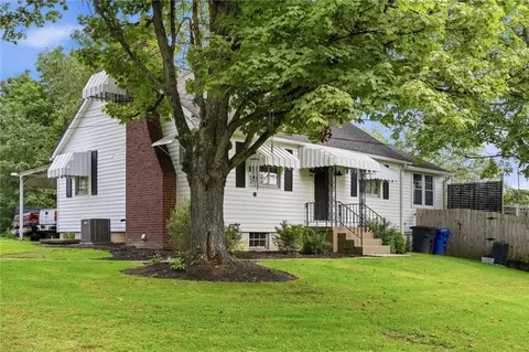 1116 Hoffman Dr, Oakdale, PA 15071