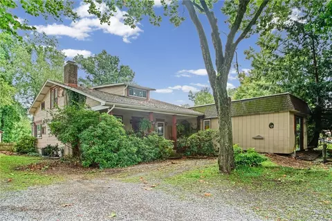 235 Country Club Dr, Ellwood City, PA 16117