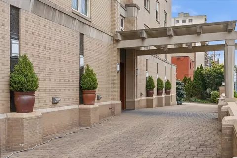 220 N Bellefield Ave #1002, Pittsburgh, PA 15213