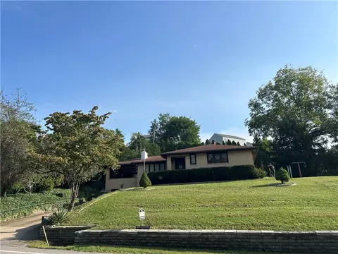 1210 1st St, Canonsburg, PA 15317