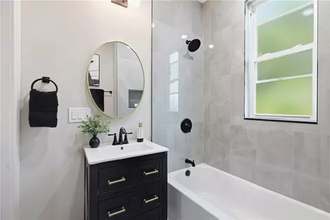 Bath - 509 End Ave, Pittsburgh, PA 15221 photo 4 of 5