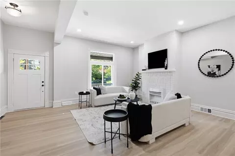 Living - 509 End Ave, Pittsburgh, PA 15221 photo 2 of 4