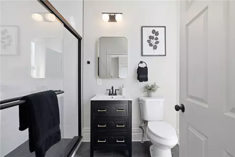Bath - 509 End Ave, Pittsburgh, PA 15221 photo 2 of 5