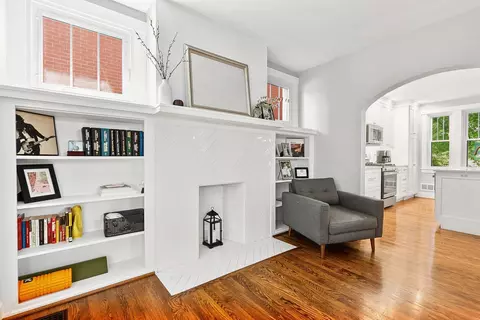 Living - 456 Mapleton Ave, Pittsburgh, PA 15228 photo 2 of 3
