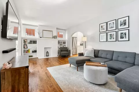 Living - 456 Mapleton Ave, Pittsburgh, PA 15228 photo 1 of 3