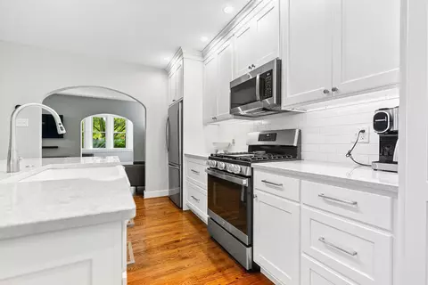 Kitchen - 456 Mapleton Ave, Pittsburgh, PA 15228 photo 3 of 4