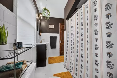 Bath - 1616 Rutherford Ave, Pittsburgh, PA 15216 photo 2 of 2