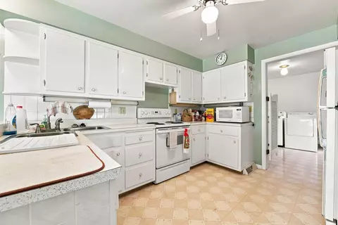 Kitchen - 2525 Harrison City Rd, Export, PA 15632 photo 4 of 4