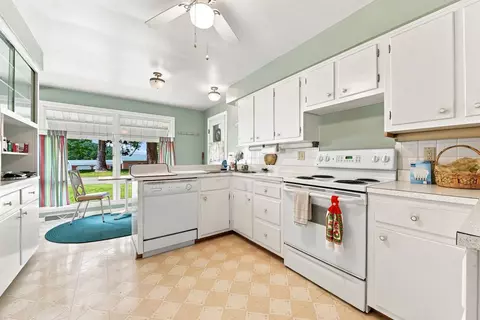 Kitchen - 2525 Harrison City Rd, Export, PA 15632 photo 2 of 4