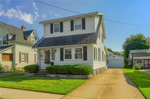 302 Foch St, Ellwood City, PA 16117