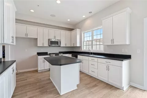 1312 Village Ln, Bridgeville, PA 15017