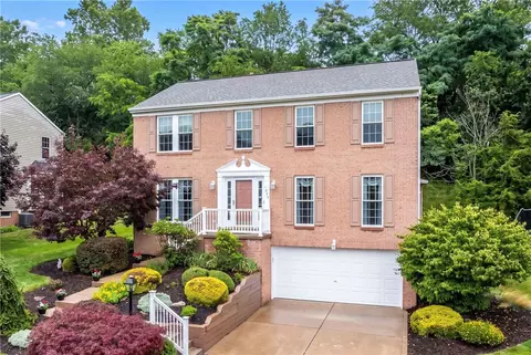 1033 Robinwood Dr, South Park, PA 15129