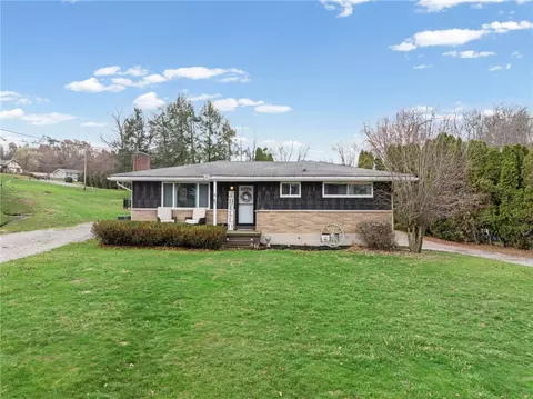 182 Chapel Dr, Ellwood City, PA 16117