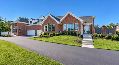1558 NW Parkwood Pointe Dr, Crescent, PA 15046