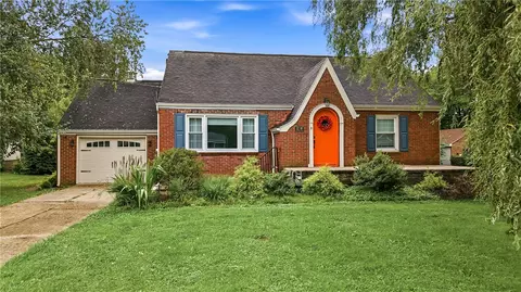 17 W Oakwood Way, New Castle, PA 16105