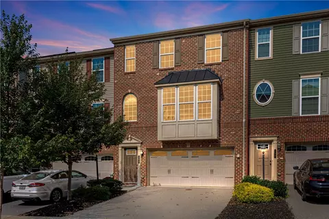 135 Mews Ln, Cranberry Township, PA 16066