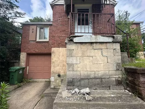 2197 Village Dr, Pittsburgh, PA 15221