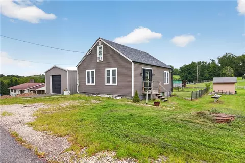 424 Pershing Ave, Houston, PA 15342
