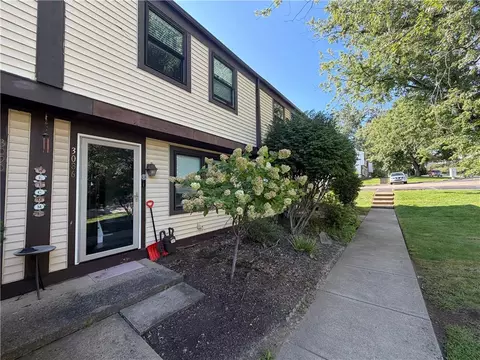 3086 Dara Dr, South Park, PA 15129