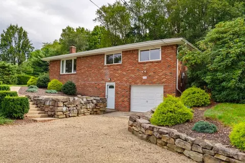 719 Muddy Creek Dr, Slippery Rock, PA 16057