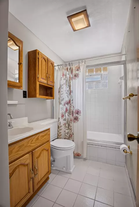 Bath - 13644 Ormsby, Irwin, PA 15642 photo 1 of 1