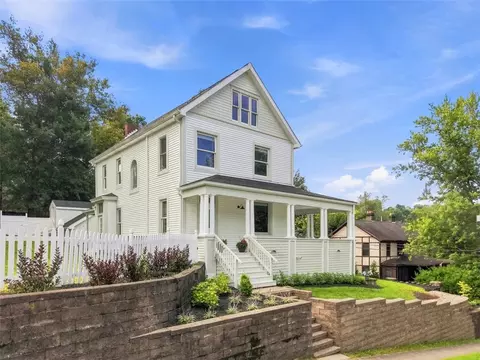 104 1st St, Oakdale, PA 15071