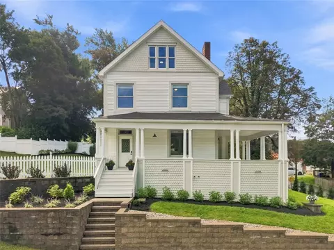 104 1st St, Oakdale, PA 15071