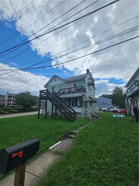 521 4th St, California, PA 15419