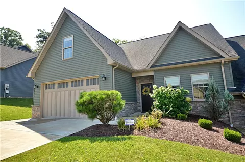 113 Hemingway Ln, Coraopolis, PA 15108