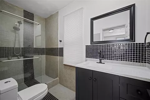 Bath - 7503 Ormond St, Pittsburgh, PA 15218 photo 1 of 1