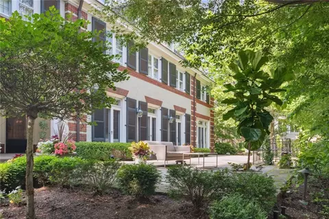5563 Northumberland St, Pittsburgh, PA 15217