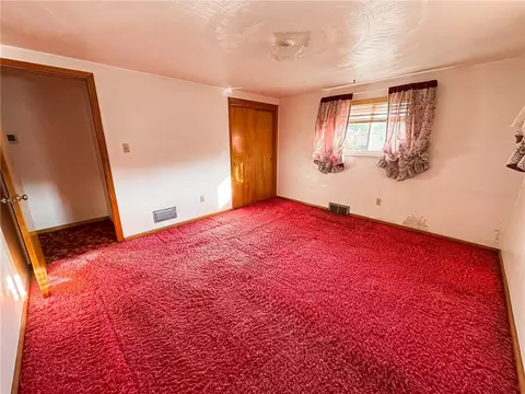 Bedroom - 892 Locust Dr, North Huntingdon, PA 15642 photo 4 of 6