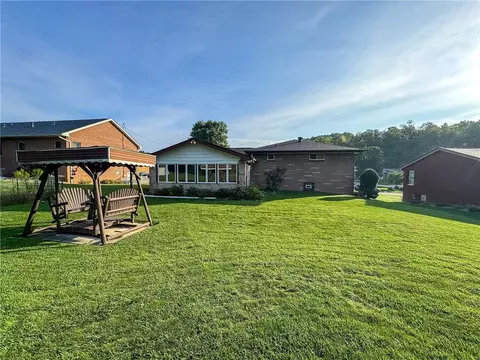 Exterior - 892 Locust Dr, North Huntingdon, PA 15642 photo 4 of 6