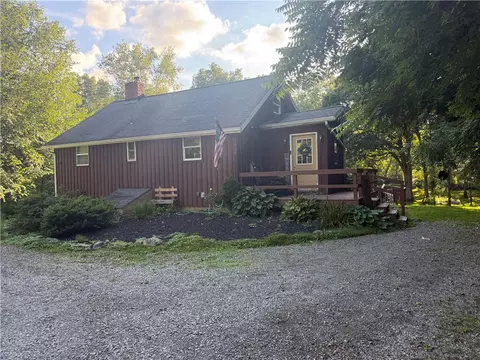 110 Pleasure Valley Ln, Slippery Rock, PA 16057