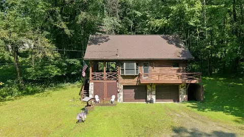 107 N Locust Dr, Jeannette, PA 15644