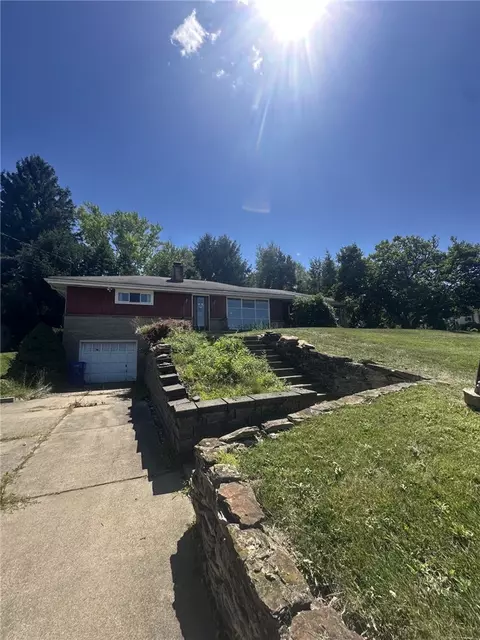 2911 Clayton Rd, Beaver Falls, PA 15010