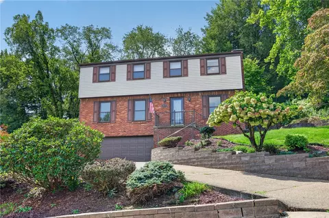 1024 Surrey Woods Rd, Bethel Park, PA 15102