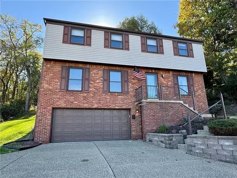 1024 Surrey Woods Rd, Bethel Park, PA 15102