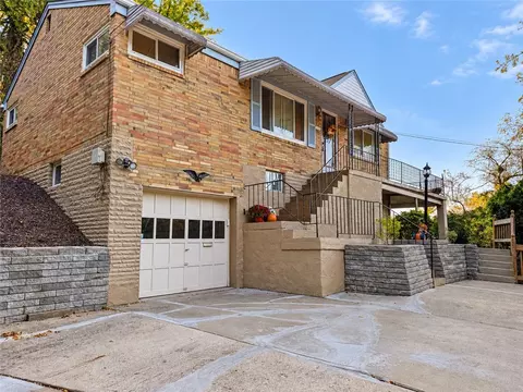 2007 Hillcrest St, Bethel Park, PA 15102