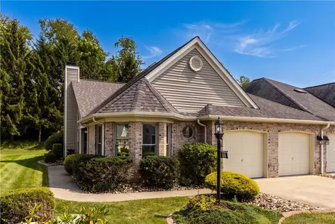 702 Hunt Club Dr, Greensburg, PA 15601