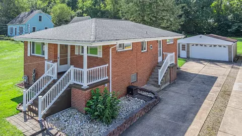 606 Golf Course Rd, Aliquippa, PA 15001