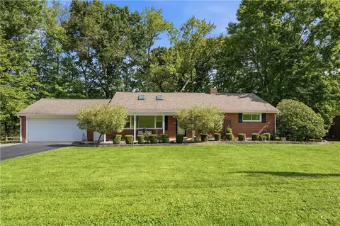 2970 Melvin Dr, New Castle, PA 16105