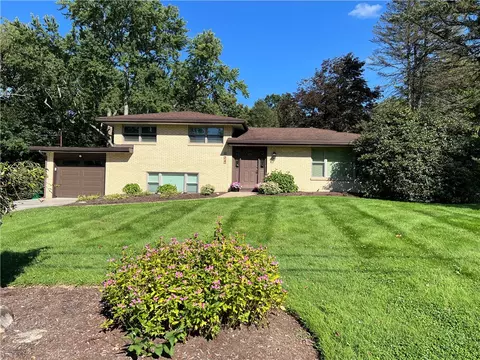 104 Randy Dr, Butler, PA 16002