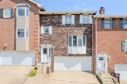 45 Manorfield Cir, Delmont, PA 15626