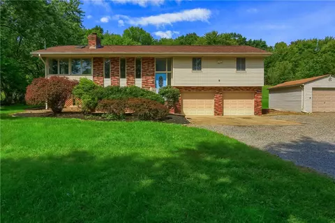 303 Vandivort Dr, Cranberry Township, PA 16066