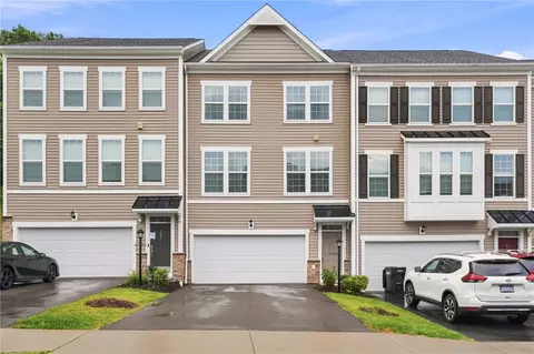 111 Sweetwater Dr, Coraopolis, PA 15108