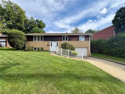 5 Fairlawn Blvd, Zelienople, PA 16063