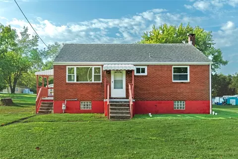 147 W Pennsylvania Ave, New Stanton, PA 15672