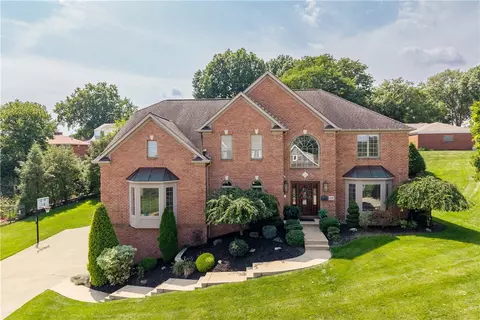 699 Country Club Dr, Pittsburgh, PA 15228