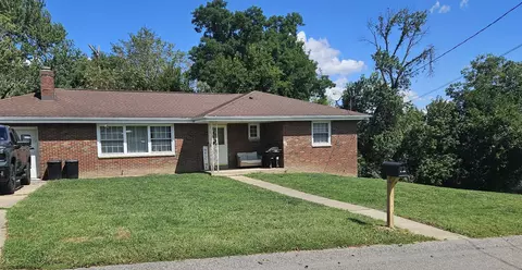 228 Walnut, Houston, PA 15342